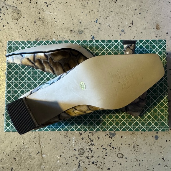 J. Renee Taupe Cobblestone High Heels size 6.5 - Picture 4 of 5